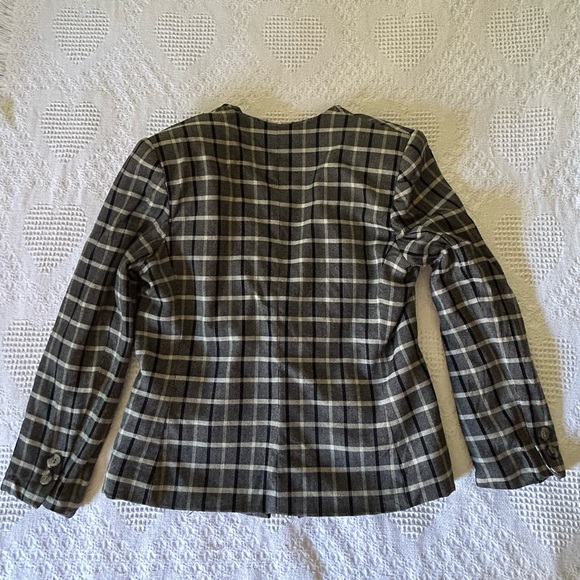 Blazer - Picture 4 of 11